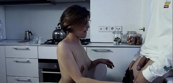  Casual Teen Sex - Teeny Alex Swon facial in a kitchen